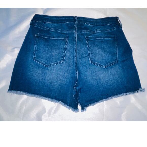 Nine West Denim Cutoff Shorts - Women's Size 14 - Frayed Hem & lots‎ of Stretch - Picture 2 of 8